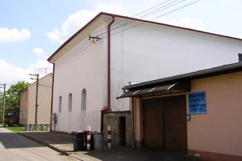 pohled na uliční frontu synagogy od západu ( © Jan P. Štěpánek 05/2008)