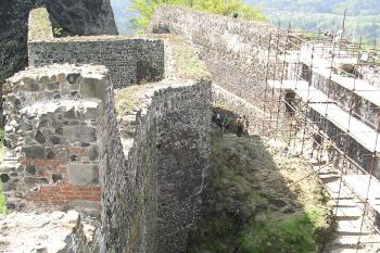 Zřícenina hradu Trosky (© Vlastislav Mareček, 04/2011)