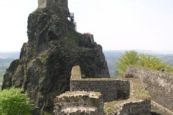Zřícenina hradu Trosky (© Vlastislav Mareček, 04/2011)