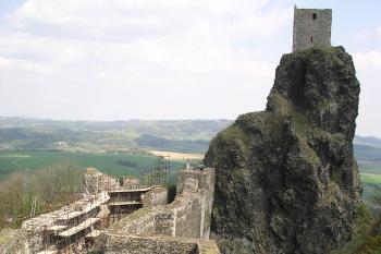 Zřícenina hradu Trosky (© Vlastislav Mareček, 04/2011)