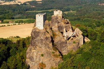 Trosky - Letecký snímek ( © Radovan Smokoň 08/2006)