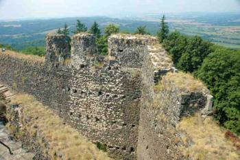 Část hradeb ( © Aleš Marek 08/2006)