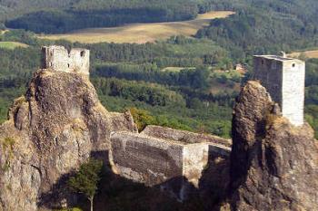 Trosky - Letecký snímek ( © Radovan Smokoň 08/2006)