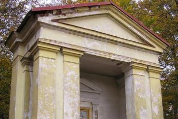 jedno ze zastavení tzv. Staré křížové cesty ( © Jan P. Štěpánek 10/2007)