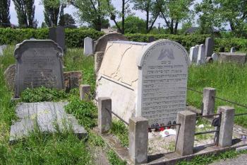 nejvzácnější náhrobek na hřbitově ( © Jan P. Štěpánek 05/2008)