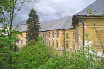 prohnuté jižní křídlo (© de ardoise 05/2005)