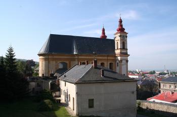 Kostel od severu, z mostu k hlavnímu vchodu do hradu ( © Ivan Grisa 05/2009)