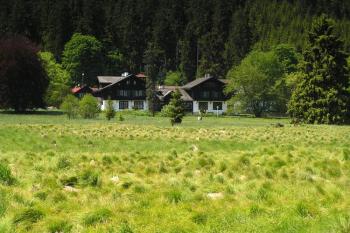 zámeček z naučné stezky (© Daniela Endrštová, 6/2006)