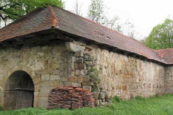 vstupní brána z nádvoří ( © Pavel Zany Komárek 5/5/2005)