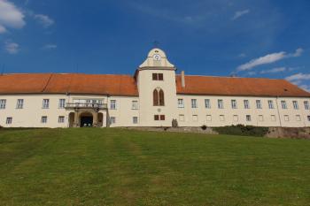 Čelní jz. průčelí (© Dušan Dohňanský  04/2021)