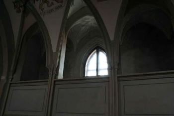Kaple, tribuna na severní straně lodi (© Ivan Grisa, 05/2008)