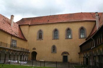 Severní průčelí příčného křídla (© Ivan Grisa, 05/2008)