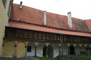 Západní arkády severního nádvoří (© Ivan Grisa, 05/2008)
