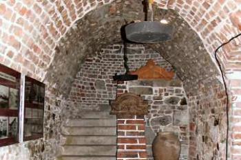 valeně klenutý suterén ( © Pavel Zany Komárek 4/5/2005)