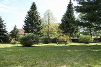 park za kostelem (© Stanislav Drda 05/2005)
