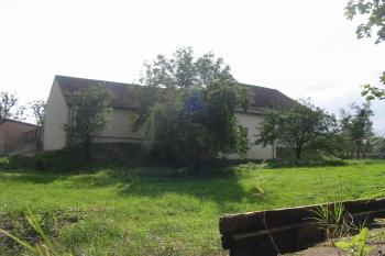 Přestavěná tvrz od sv. (© D Dohňanský, 09/2014)