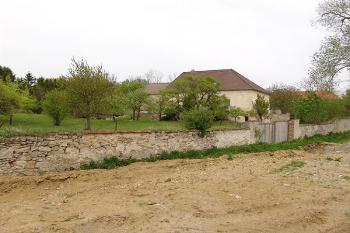 Celkový pohled od jihozápadu ( © Roman Řezáč 05/2005)