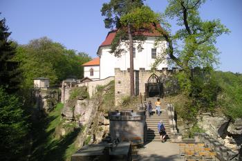 Zřicenina hradu Valdštejn (© Vlastislav Mareček, 04/2011)