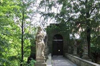 Valdštejn květen 2003 obr.1 (2003 ©Jaroslav GAVELČÍK)