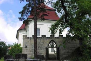Valdštejn květen 2003 obr.2 (2003 ©Jaroslav GAVELČÍK)