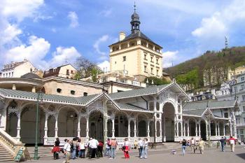 Tržní kolonáda ( © Luděk Pitter 05/2005)