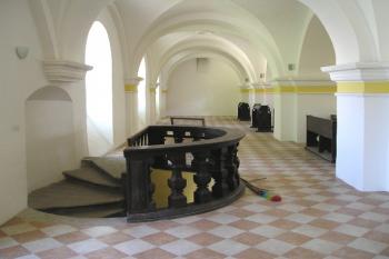 prostor tribuny nad boční lodí (© de ardoise 05/2005)