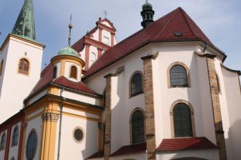 Závěr kostela s Edelmannovou kaplí od jihovýchodu ( © Ivan Grisa 05/2009)
