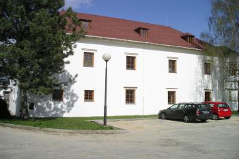 dolní zámek Dlouhá Loučka (© Vlastislav Mareček, 04/2011)
