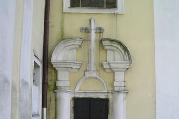 portál na severní straně (© de ardoise 05/2005)