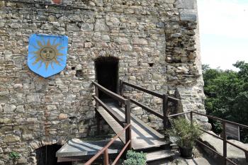 Hrad Valečov - ukázka kontroverzní výzdoby hradu (© aleshwarrior, 07/2016)