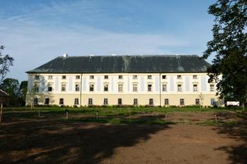 východní průčelí zámku ( © Jan P. Štěpánek 08/2012)