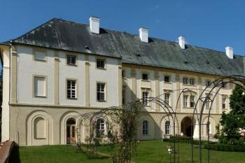 nádvoří zámku (© Jan P. Štěpánek 08/2012)