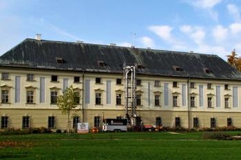 východní průčelí (© Jan P. Štěpánek 10/2013)