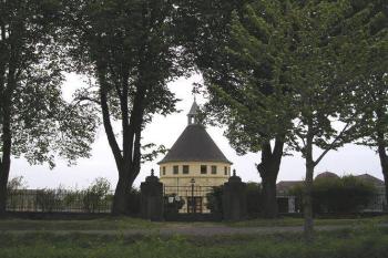 pohled na areál hřbitova s kaplí (© de ardoise 05/2005)