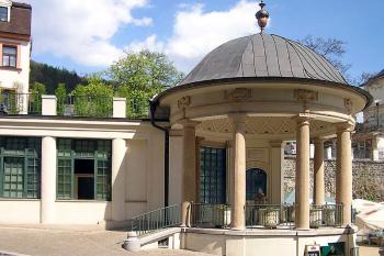 Pavilon Horního Zámeckého pramene ( © Luděk Pitter 05/2005)