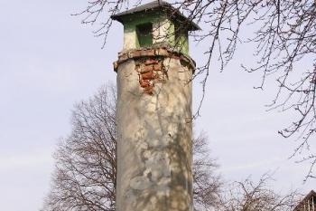 Švédská mohyla pomalu chátrá ... ( © Jan P. Štěpánek  05/2006)