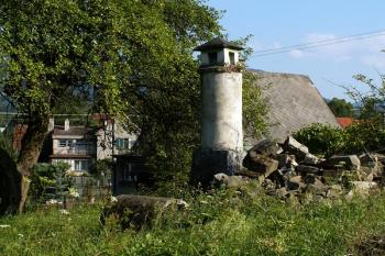 Boží muka na vrcholku mohyly ( © Miroslav BITTER 08/2007)
