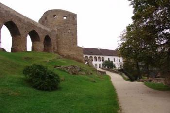 Od hlavní brány (© Dušan Lipár, 11/2006)