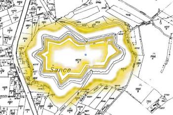 Zákres jablunkovské pevnosti do současné KN mapy dle J. P. Štěpánka (© Šlechtická sídla na Frýdecko - Místecku (J. Tichánek a kolektiv, 2006))