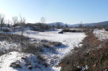 celkový pohled na zanikající plochu kamenné barokní pevnosti od severovýchodu, z místa velké prachárny ( © Jan P. Štěpánek 01/2010)