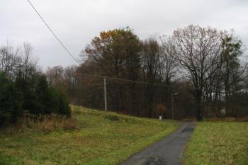 celkový pohled na lokalitu hrádku od západu (© D Dohňanský, 11/2015)