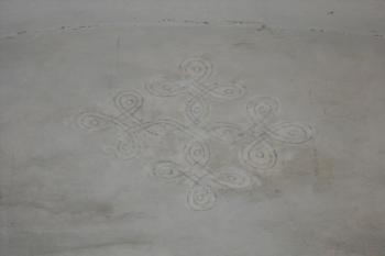 Apotropaický symbol nad branou do jádra hradu (u břitové věže) (© Jan Večeřa, 06/2015)