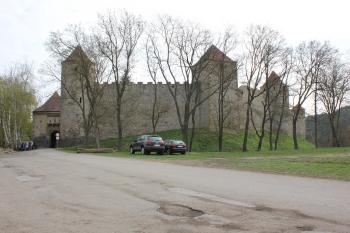 pohled na hrad z horního parkoviště ( © Luděk Vláčil 04/2017)
