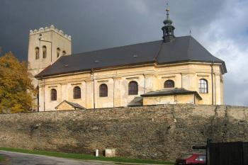 Kostel sv. Jiří (© Pavel Vítek 10/2013)