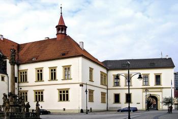 Hlavní křídlo ( © Luděk Pitter 04/2005)