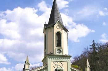 Hlavní průčelí ( © Luděk Pitter 05/2005)