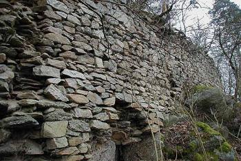 Hradba ( © Roman Řezáč 12/2002)