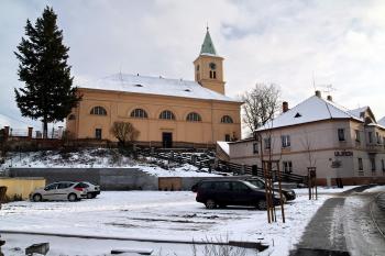 pohled od Domažlické ul. (© Stanislav Drda 01/2016)