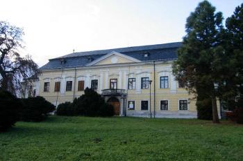 Zahradní průčelí zámku ( © Pavel Vítek 11/2006)