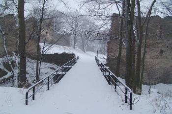 Pohled přes vstupní most ( © Roman Řezáč 01/2005)